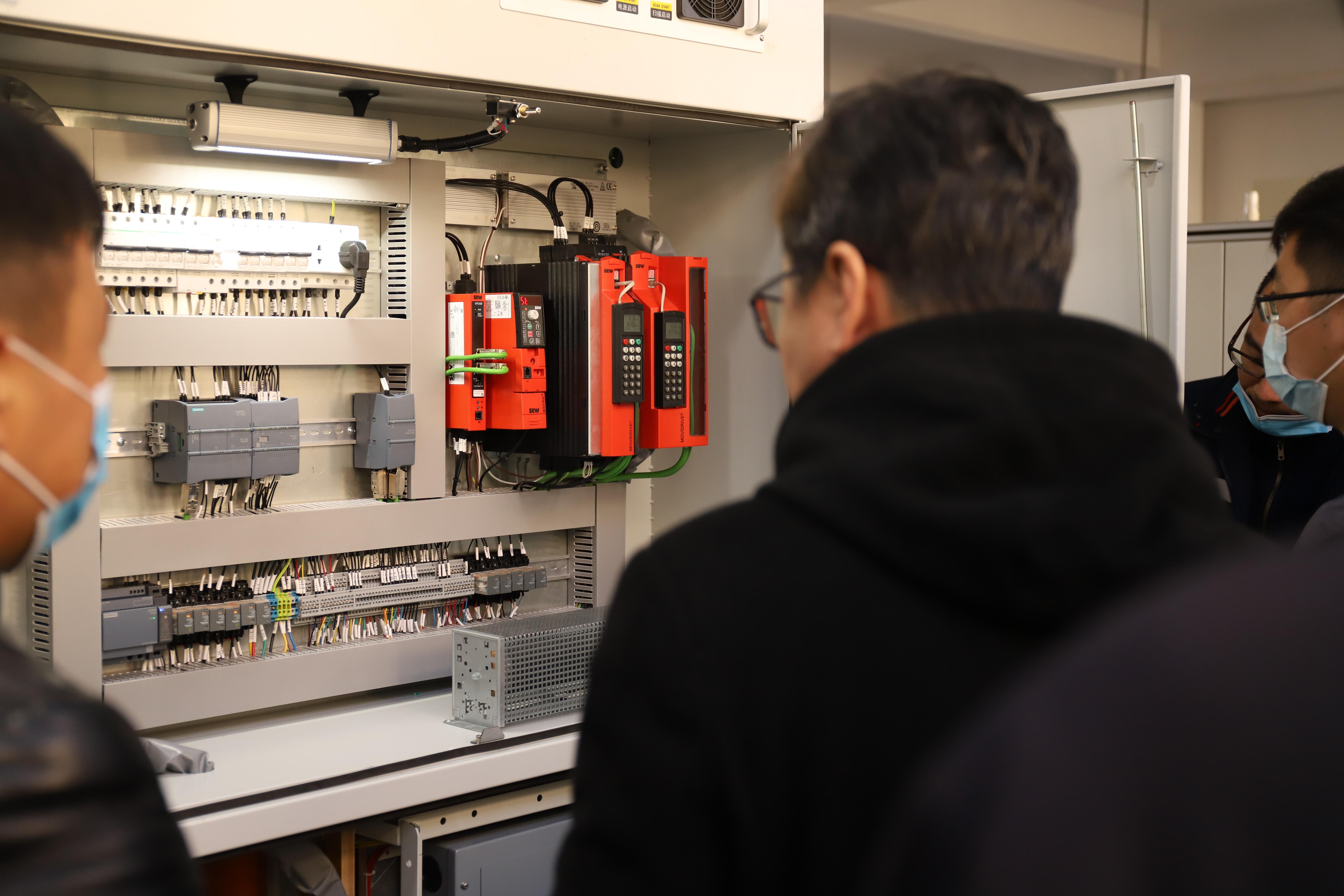 SEW-电机(苏州)有限公司莅临我司进行项目验收(图7) SEW-电机(苏州)有限公司莅临我司进行项目验收(图7)